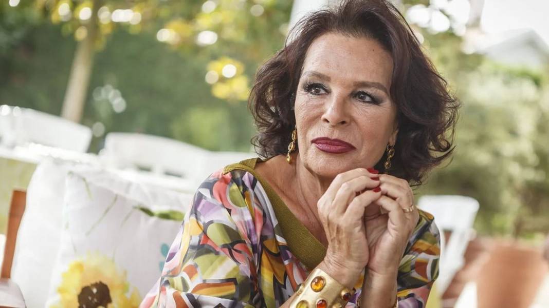 Hülya Koçyiğit'in kardeşi de meğer Yeşilçam'ın yıldızıymış! Üstelik ablasından önce oyuncu olmuş 1